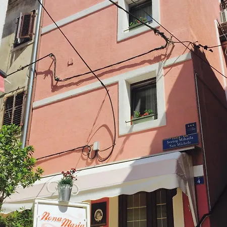 Seven Apartment *